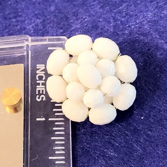 Vintage beaded clip-ons - Picture 2 of 6